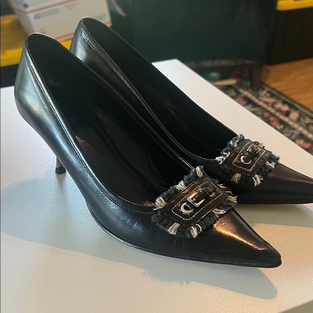 Black Pointed-Toe Kitten Heel Pumps with Decorative Buckle